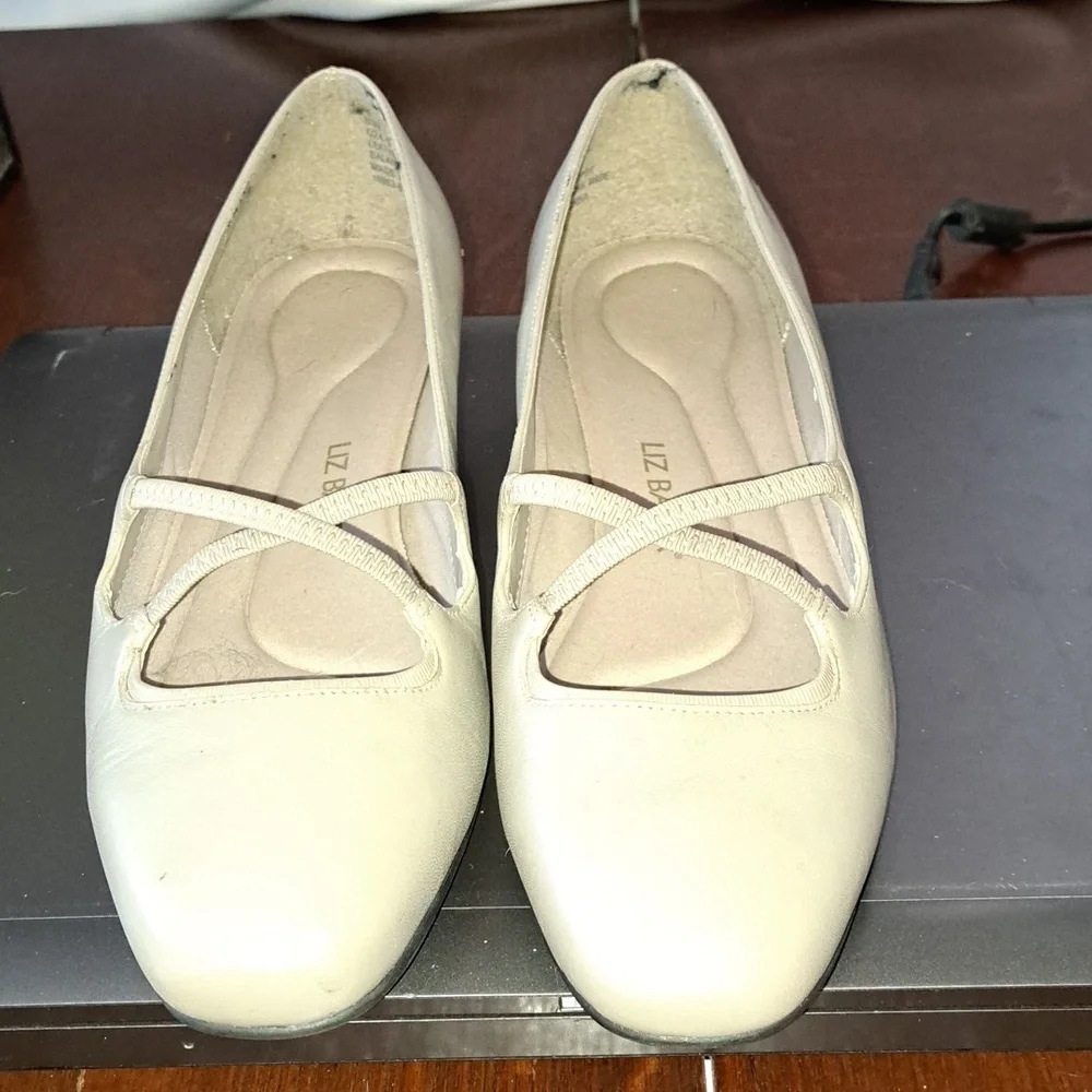 Elegant Women's Dark Bone Flats Liz Baker size 8W - Picture 2 of 9